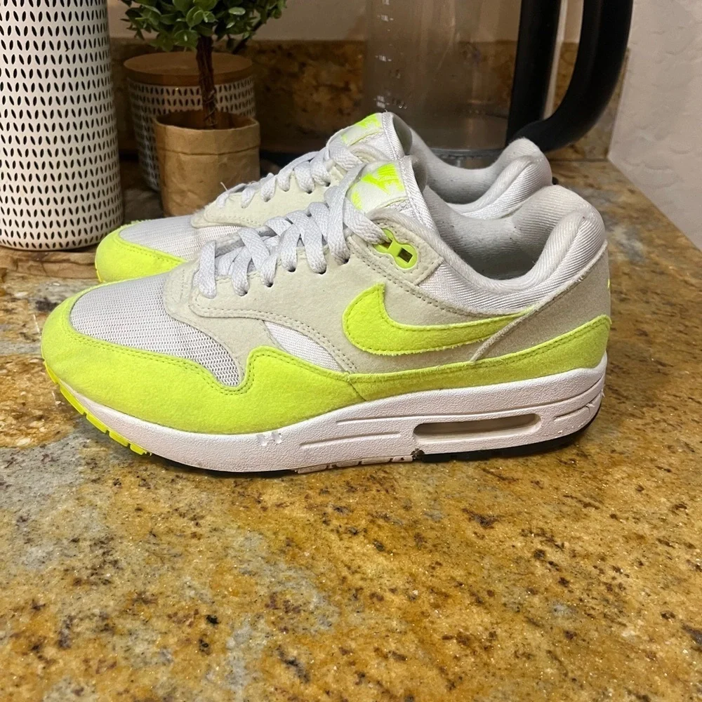 Nike Air Max 1 '87 Volt Suede size 7.5